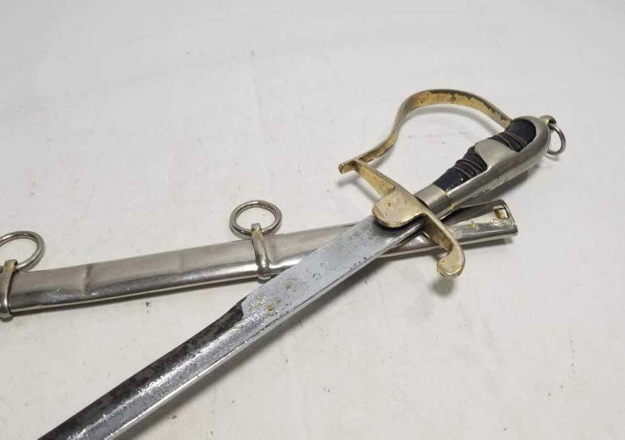 İKİ YÜZÜ GRAVÜRLÜ ANTİKA SUBAY KILICI