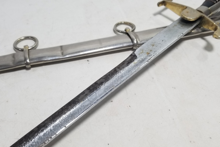 İKİ YÜZÜ GRAVÜRLÜ ANTİKA SUBAY KILICI