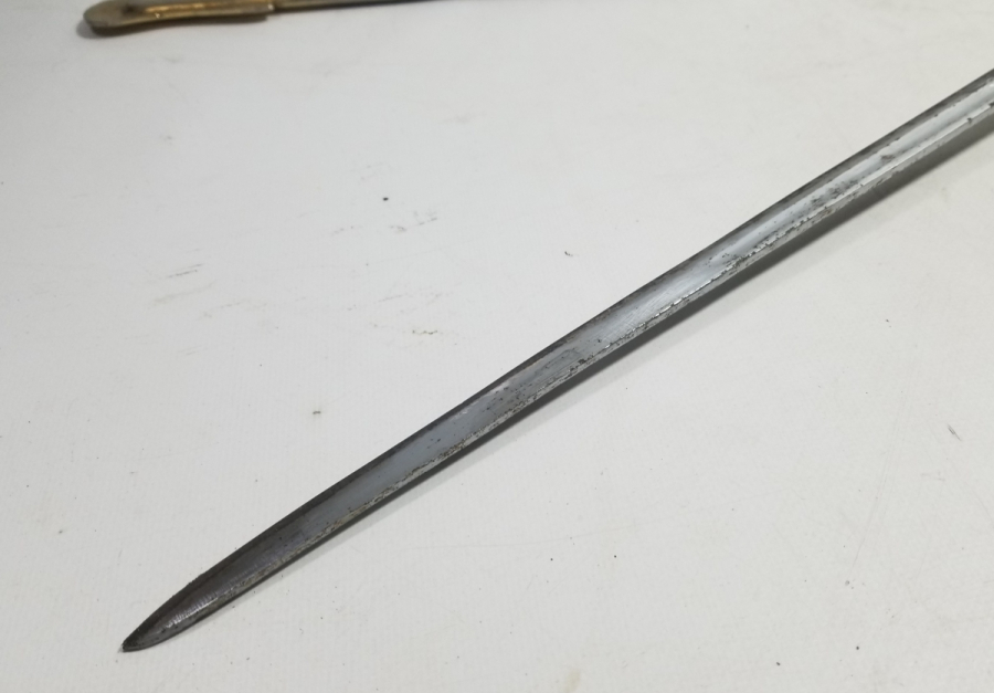 İKİ YÜZÜ GRAVÜRLÜ ANTİKA SUBAY KILICI