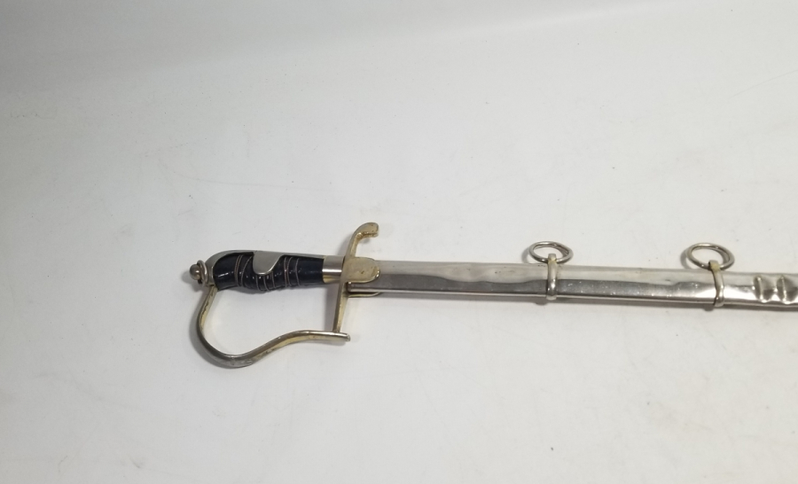 İKİ YÜZÜ GRAVÜRLÜ ANTİKA SUBAY KILICI