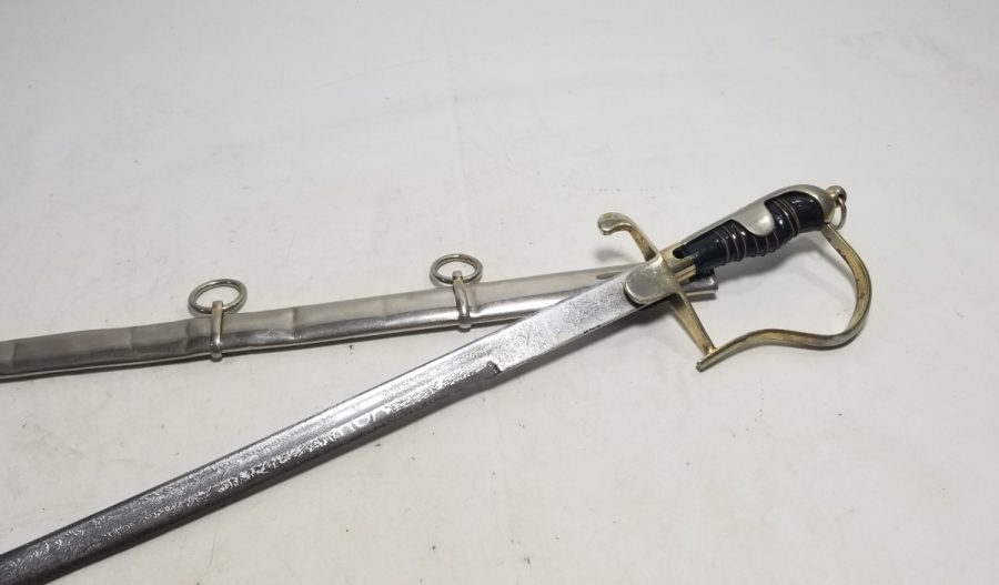 İKİ YÜZÜ GRAVÜRLÜ ANTİKA SUBAY KILICI