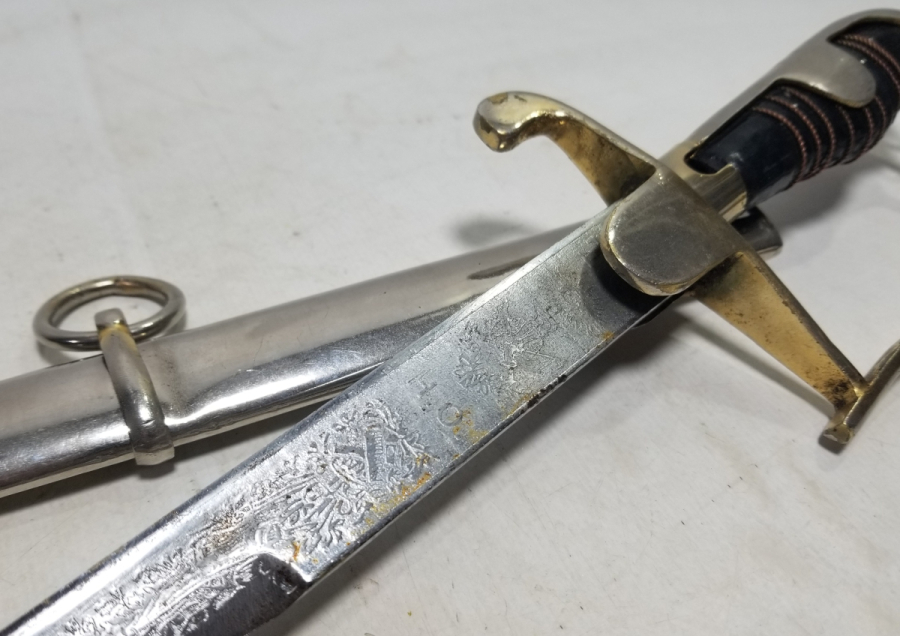 İKİ YÜZÜ GRAVÜRLÜ ANTİKA SUBAY KILICI