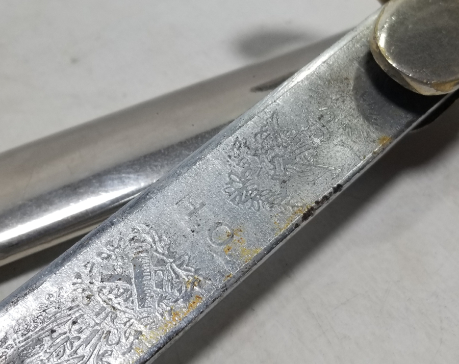 İKİ YÜZÜ GRAVÜRLÜ ANTİKA SUBAY KILICI