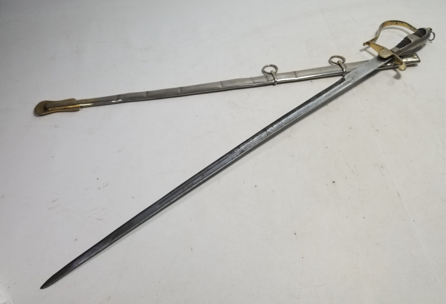 İKİ YÜZÜ GRAVÜRLÜ ANTİKA SUBAY KILICI