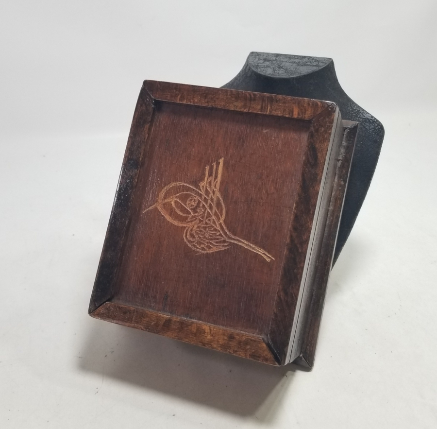 ÜZERİ TUĞRALI KIRLANGIÇ GEÇME İŞÇİLİKLİ OSMANLI DÖNEMİ KAHVE KUTUSU