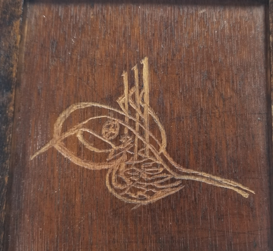 ÜZERİ TUĞRALI KIRLANGIÇ GEÇME İŞÇİLİKLİ OSMANLI DÖNEMİ KAHVE KUTUSU