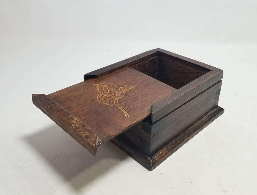 ÜZERİ TUĞRALI KIRLANGIÇ GEÇME İŞÇİLİKLİ OSMANLI DÖNEMİ KAHVE KUTUSU