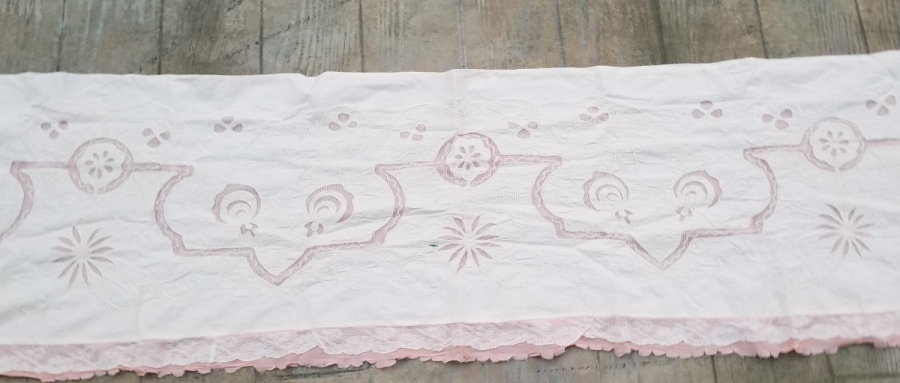 İKİ ADET ANTİKA DELİK İŞ YATAK KENARI