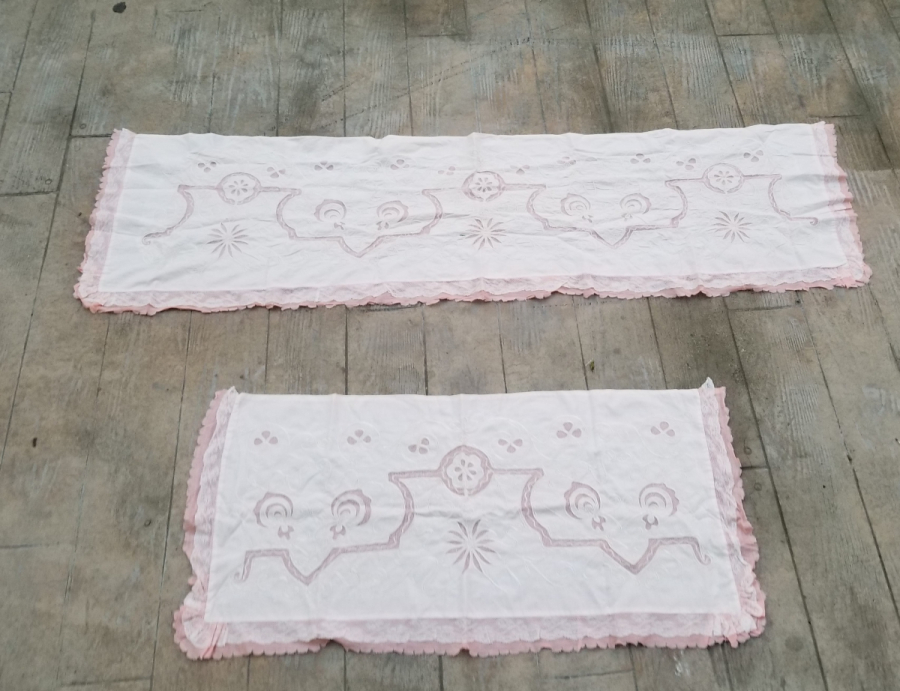 İKİ ADET ANTİKA DELİK İŞ YATAK KENARI