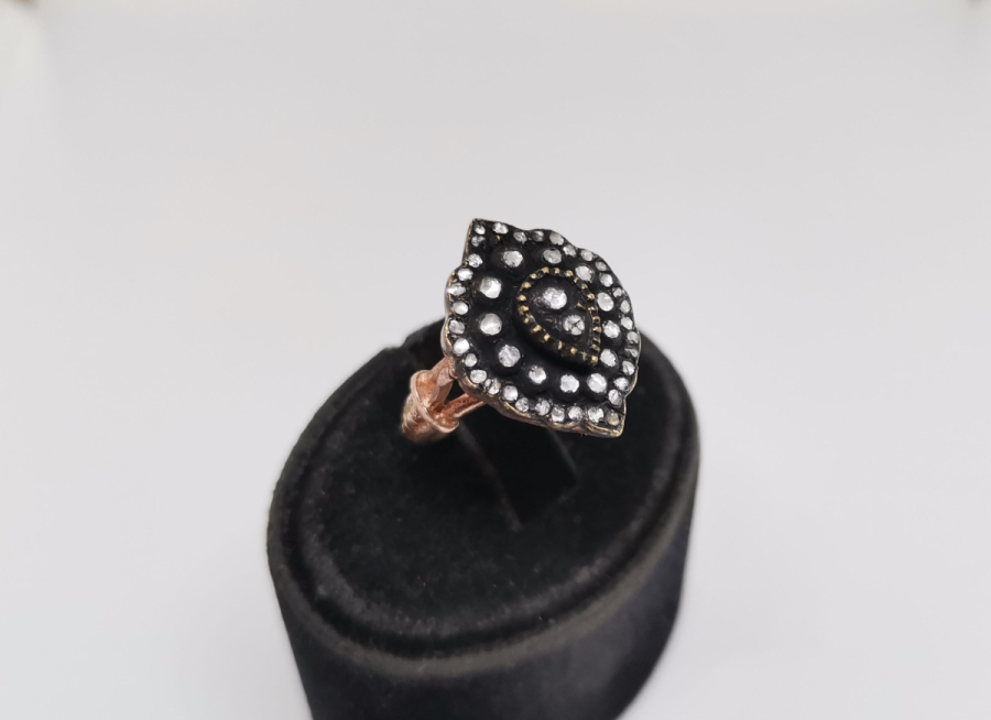 ÖZEL YAPIM ELMAS TAŞLI YÜZÜK