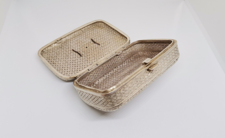 ÜZERİ ALTIN İNSİYALLİ ANTİKA GÜMÜŞ SİGARA TABAKASI