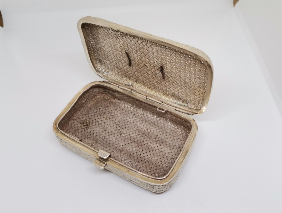 ÜZERİ ALTIN İNSİYALLİ ANTİKA GÜMÜŞ SİGARA TABAKASI