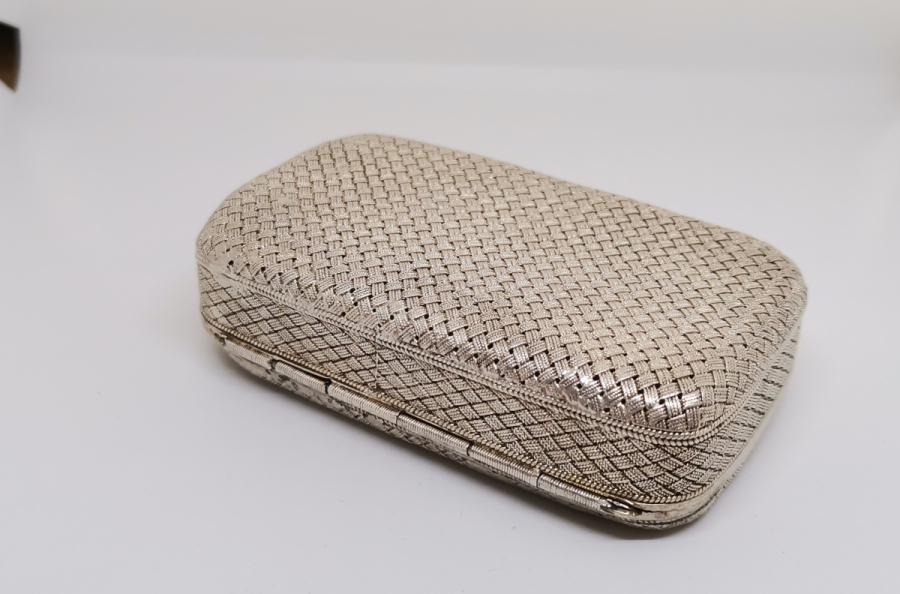 ÜZERİ ALTIN İNSİYALLİ ANTİKA GÜMÜŞ SİGARA TABAKASI