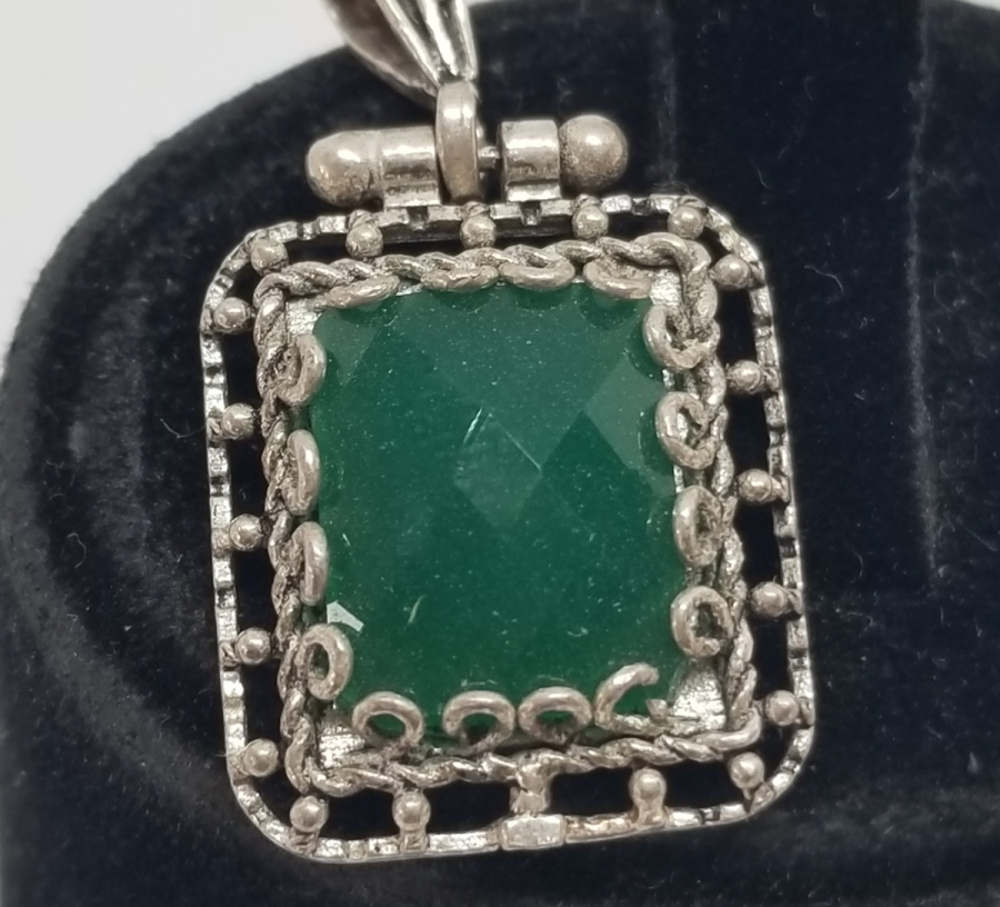 ZÜMRÜT TAŞLI GÜMÜŞ KOLYE UCU