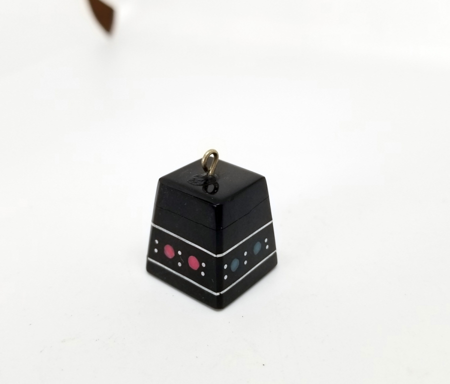 KABE İ ŞERİF FORMUNDA YAPILMIŞ OSMANLI DÖNEMİ BÜYÜK BOY OLTU TAŞI KOLYE UCU