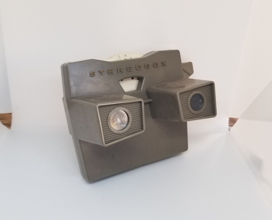 İÇİNDE HACDAN KARELER BULUNAN ANTİKA FİLM MAKİNESİ