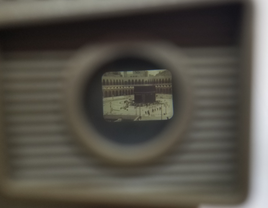 İÇİNDE HACDAN KARELER BULUNAN ANTİKA FİLM MAKİNESİ