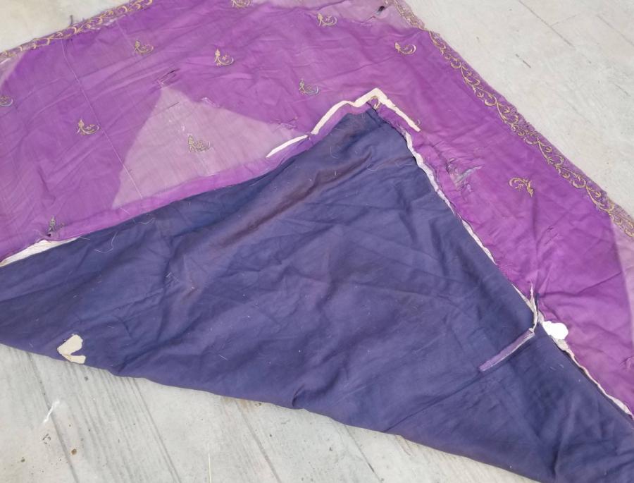 ÜZERİ HİLAL MOTİFLİ OSMANLI DÖNEMİ BÜYÜK BOY SIRMA İŞÇİLİKLİ YATAK ÖRTÜSÜ