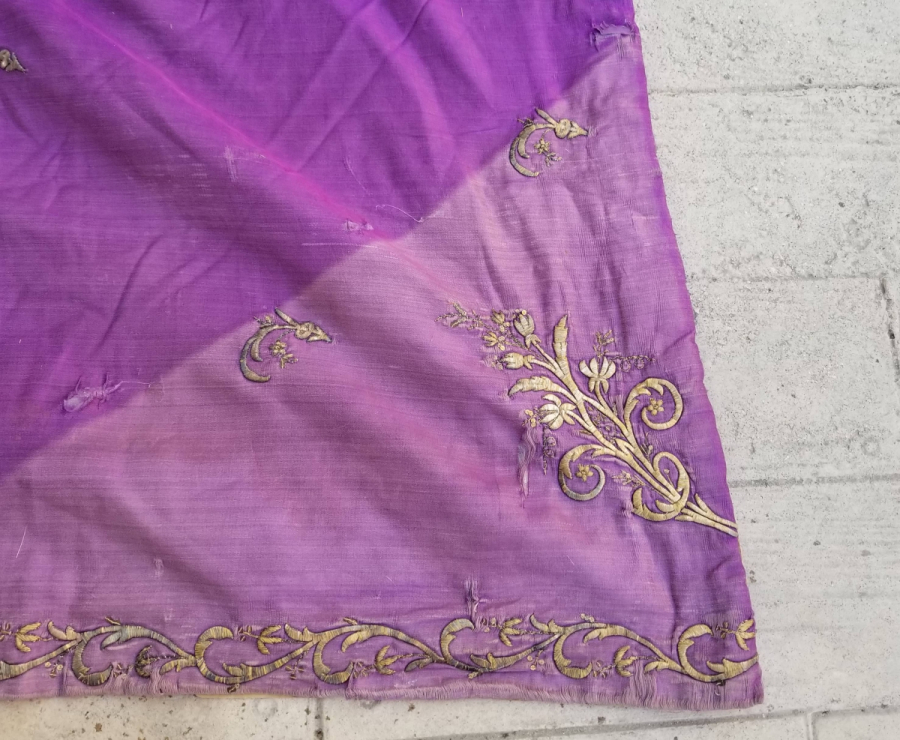 ÜZERİ HİLAL MOTİFLİ OSMANLI DÖNEMİ BÜYÜK BOY SIRMA İŞÇİLİKLİ YATAK ÖRTÜSÜ