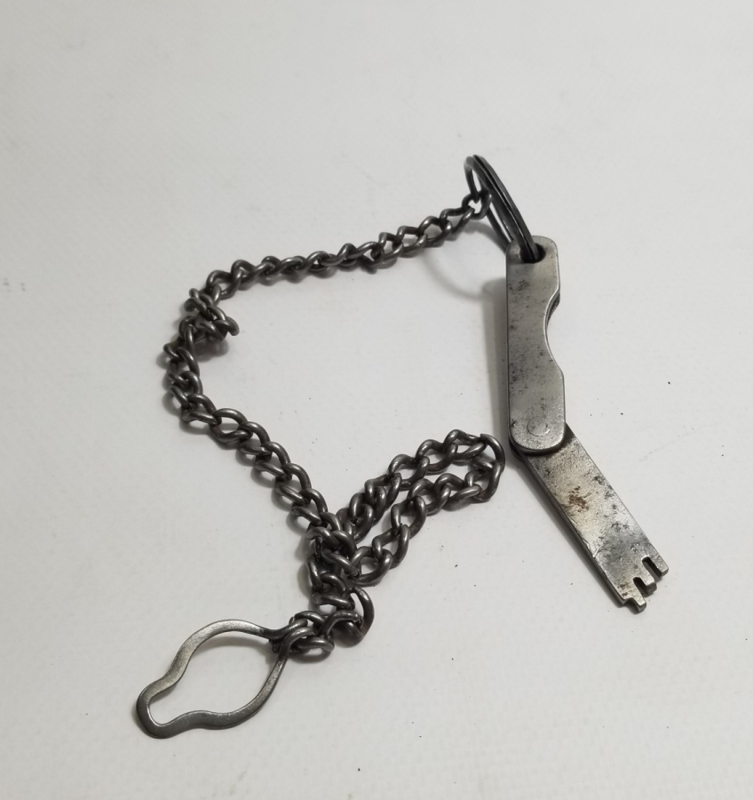 ORİJİNAL ZİNCİRİYLE ANTİKA METAL EL ALETİ