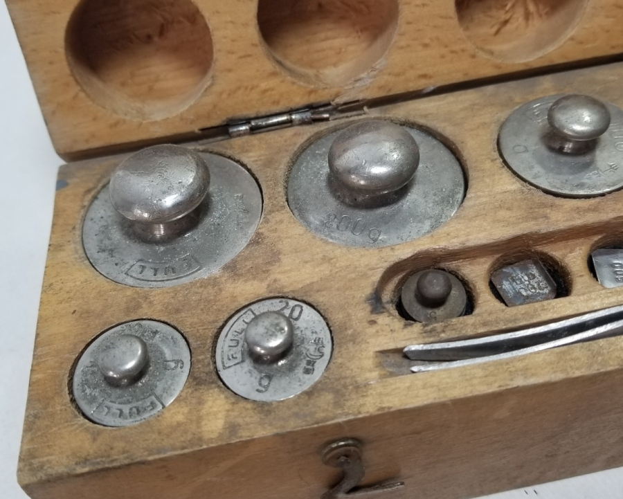 ORİJİNAL AHŞAP KUTUSUNDA ANTİKA DİRHEM TAKIMI