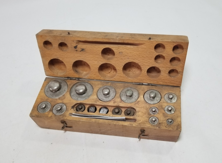 ORİJİNAL AHŞAP KUTUSUNDA ANTİKA DİRHEM TAKIMI