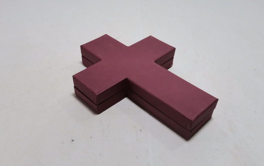 ORİJİNAL KUTUSUNDA ÇİL KONDİSYONDA HAÇ ŞEKLİNDE HATIRA GÜMÜŞ KAPLAMA MADALYON TAKIMI