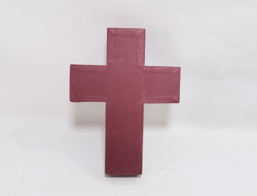 ORİJİNAL KUTUSUNDA ÇİL KONDİSYONDA HAÇ ŞEKLİNDE HATIRA GÜMÜŞ KAPLAMA MADALYON TAKIMI