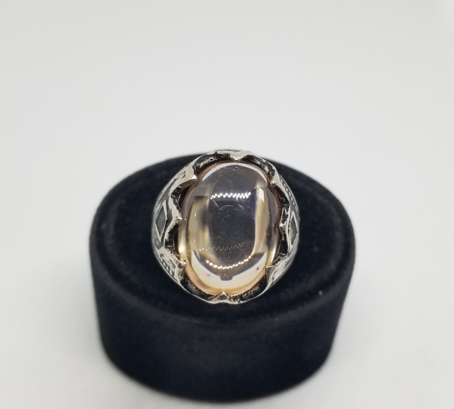 DOĞAL TAŞLI VE KABARTMA İŞÇİLİKLİ GÜMÜŞ YÜZÜK