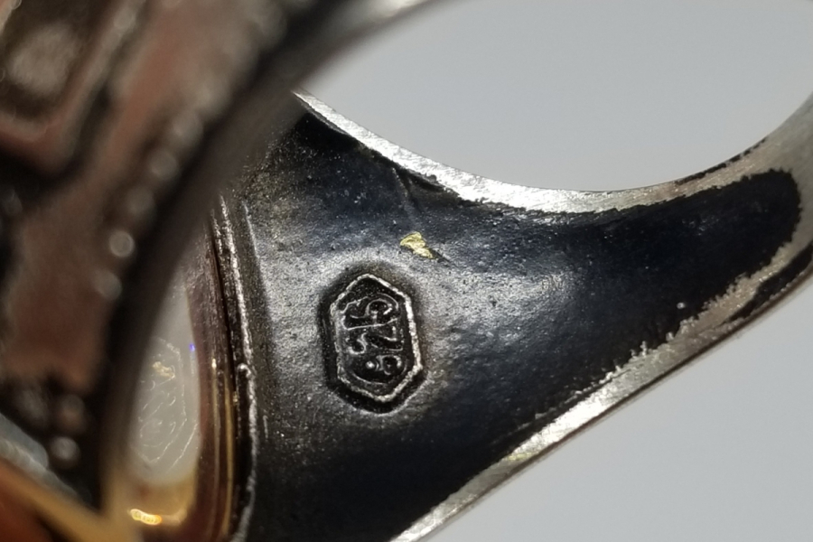 DOĞAL TAŞLI VE KABARTMA İŞÇİLİKLİ GÜMÜŞ YÜZÜK