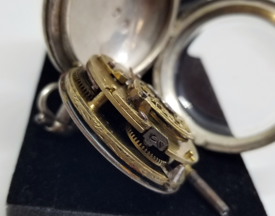 NADİR TİPTE GÜMÜŞ KASA ÖNDEN KURMALI ÖZEL YAPIM PRIOR CEP SAATİ