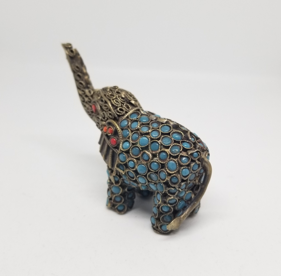 ÜZERİ MERCAN VE TURKUAZ TAŞLARIYLA BEZELİ EL YAPIMI UZAK DOĞU FİL FİGÜRÜ