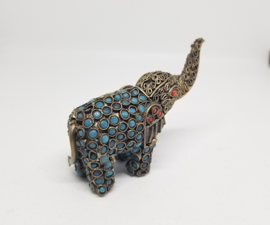 ÜZERİ MERCAN VE TURKUAZ TAŞLARIYLA BEZELİ EL YAPIMI UZAK DOĞU FİL FİGÜRÜ