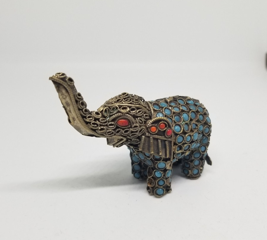 ÜZERİ MERCAN VE TURKUAZ TAŞLARIYLA BEZELİ EL YAPIMI UZAK DOĞU FİL FİGÜRÜ
