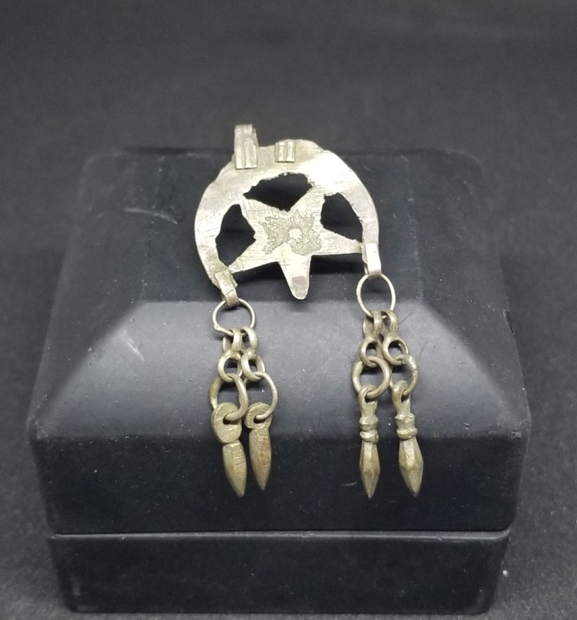 OSMANLI DÖNEMİ AY YILDIZLI VE MERCAN TAŞLI GÜMÜŞ FES SÜSÜ