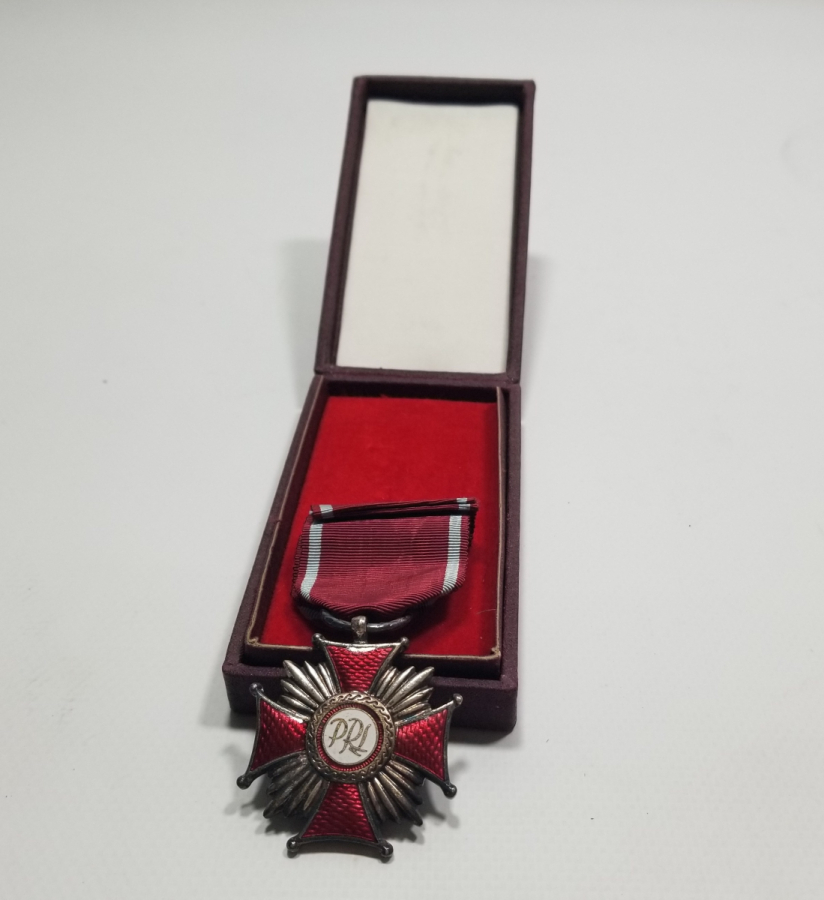 ORİJİNAL KUTUSUNDA ASKI VE KURDELASIYLA ÇOK NADİR MİNELİ GÜMÜŞ POLONYA DEVLET NİŞANI