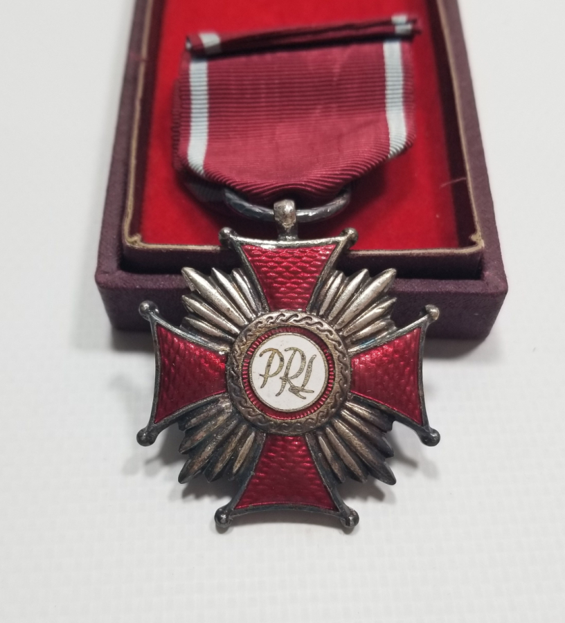 ORİJİNAL KUTUSUNDA ASKI VE KURDELASIYLA ÇOK NADİR MİNELİ GÜMÜŞ POLONYA DEVLET NİŞANI