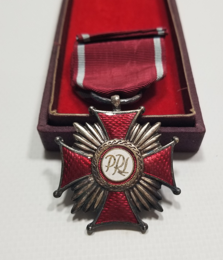 ORİJİNAL KUTUSUNDA ASKI VE KURDELASIYLA ÇOK NADİR MİNELİ GÜMÜŞ POLONYA DEVLET NİŞANI