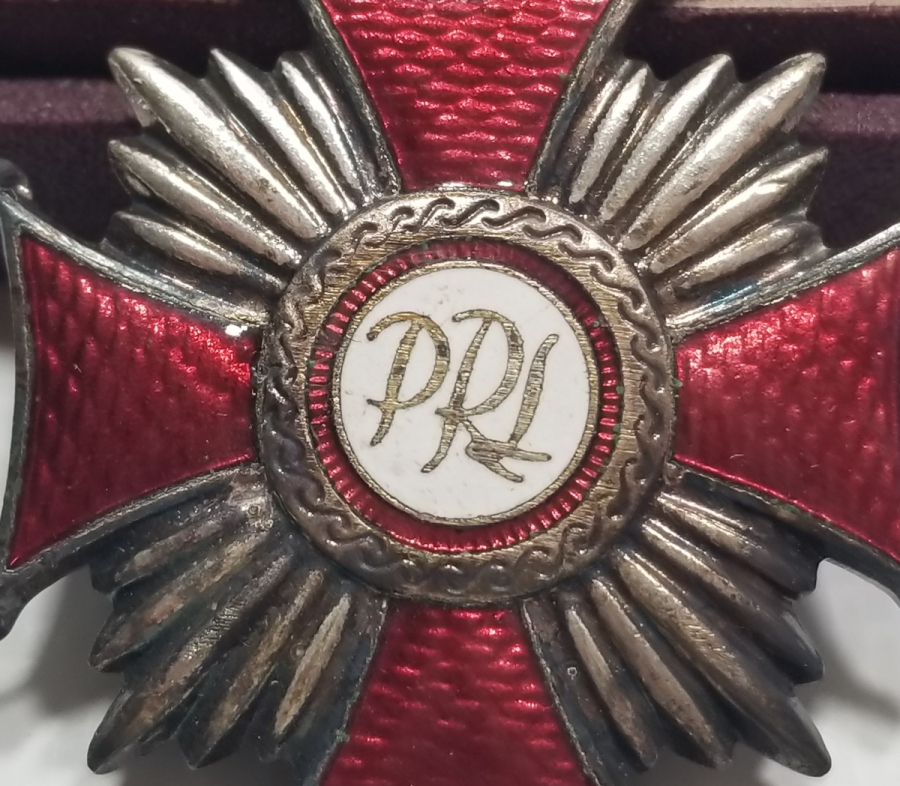 ORİJİNAL KUTUSUNDA ASKI VE KURDELASIYLA ÇOK NADİR MİNELİ GÜMÜŞ POLONYA DEVLET NİŞANI