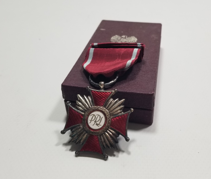 ORİJİNAL KUTUSUNDA ASKI VE KURDELASIYLA ÇOK NADİR MİNELİ GÜMÜŞ POLONYA DEVLET NİŞANI