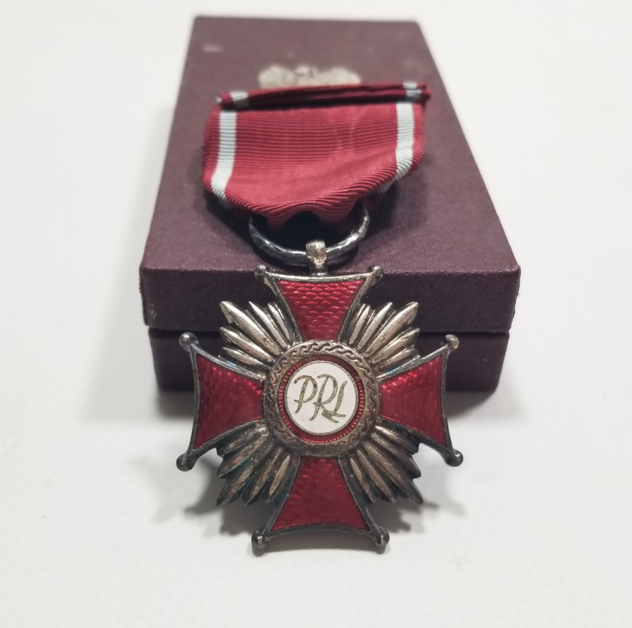 ORİJİNAL KUTUSUNDA ASKI VE KURDELASIYLA ÇOK NADİR MİNELİ GÜMÜŞ POLONYA DEVLET NİŞANI