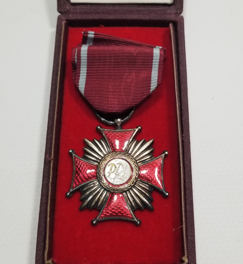 ORİJİNAL KUTUSUNDA ASKI VE KURDELASIYLA ÇOK NADİR MİNELİ GÜMÜŞ POLONYA DEVLET NİŞANI