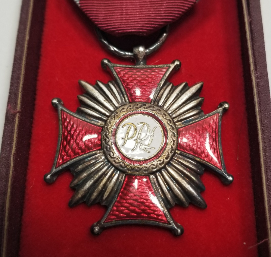 ORİJİNAL KUTUSUNDA ASKI VE KURDELASIYLA ÇOK NADİR MİNELİ GÜMÜŞ POLONYA DEVLET NİŞANI