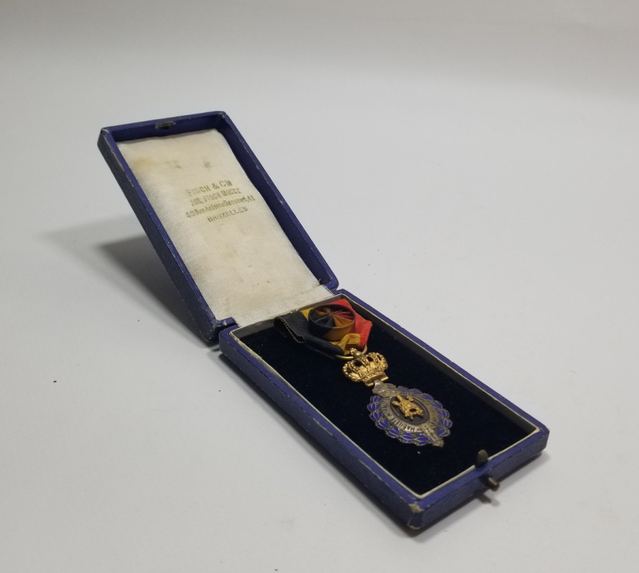 ORİJİNAL KUTUSUNDA ANTİKA BELÇİKA EMEK NİŞANI