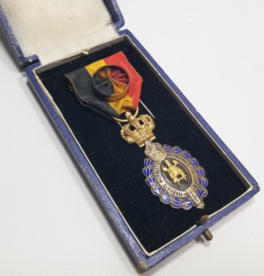 ORİJİNAL KUTUSUNDA ANTİKA BELÇİKA EMEK NİŞANI