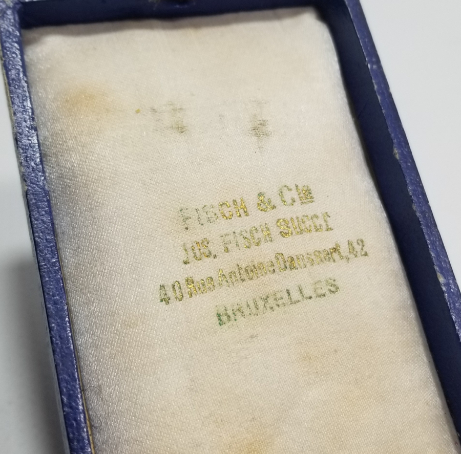 ORİJİNAL KUTUSUNDA ANTİKA BELÇİKA EMEK NİŞANI