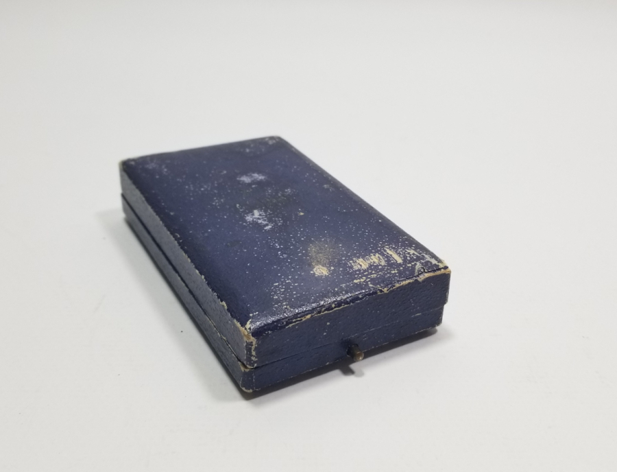 ORİJİNAL KUTUSUNDA ANTİKA BELÇİKA EMEK NİŞANI