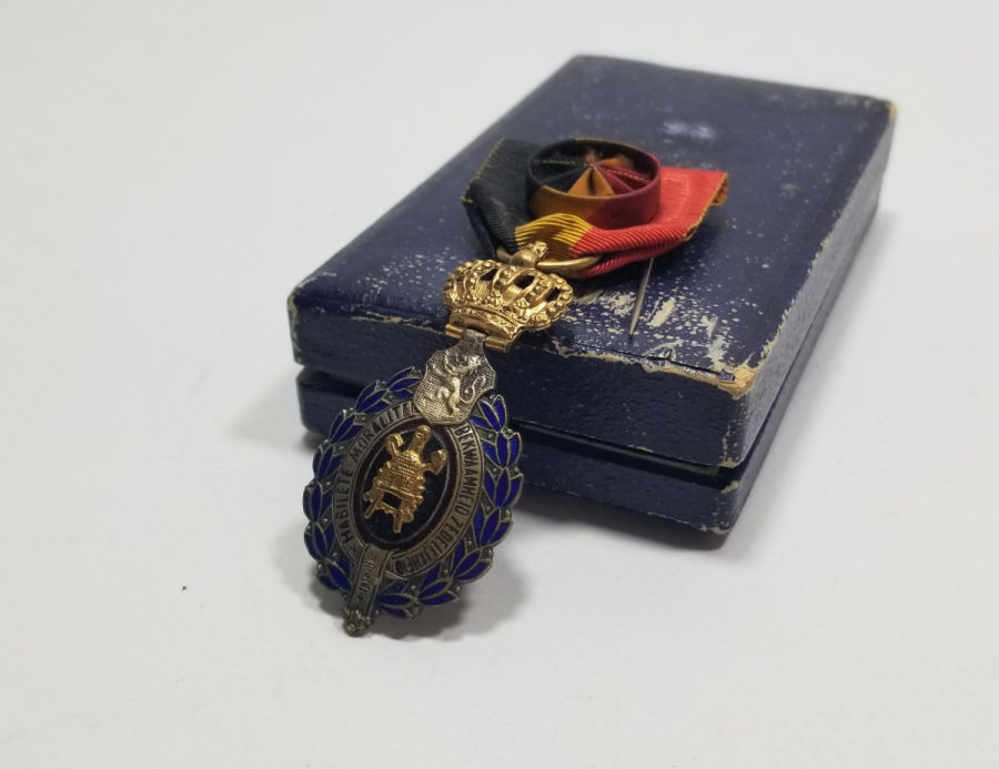 ORİJİNAL KUTUSUNDA ANTİKA BELÇİKA EMEK NİŞANI