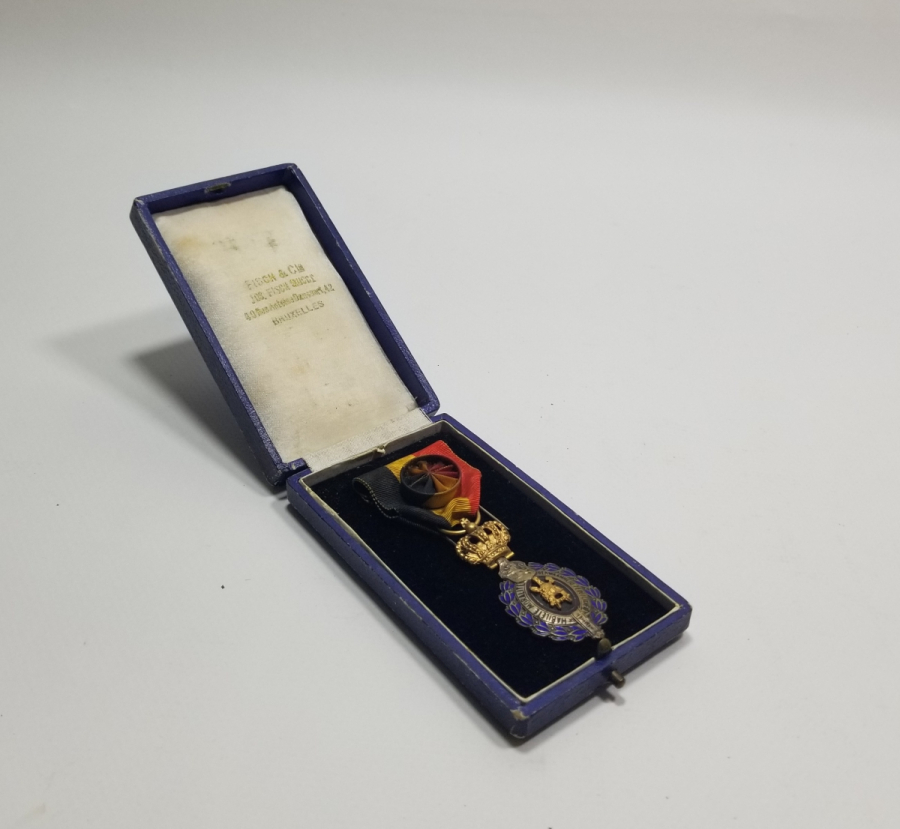 ORİJİNAL KUTUSUNDA ANTİKA BELÇİKA EMEK NİŞANI