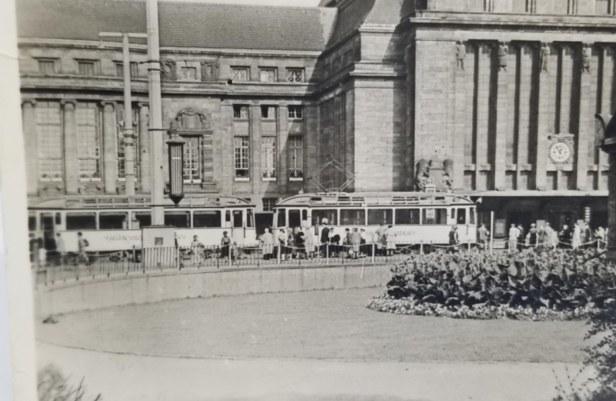 ÜZERİ GAMALI HAÇ DAMGALI VE PULLU 2. DÜNYA SAVAŞI DÖNEMİ NAZİ KARTPOSTAL